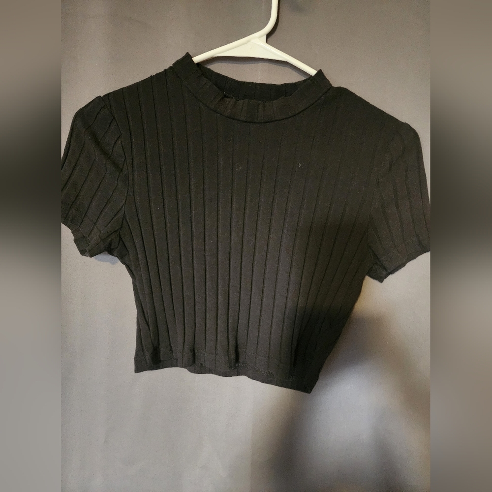 Shein Tops, Women's size Medium Black Rib Knit Crop Top